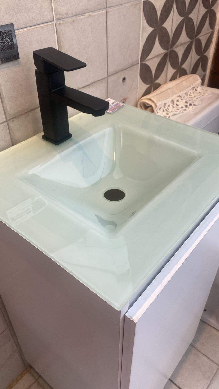 MUEBLE 45X40 C/MESADA VIDRIO Y GRIFERIA - Image 2