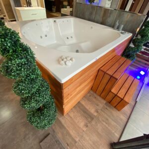 MINI PISCINA EXTERIOR 2X2 CON DECK EXTERIOR Y ESCALERA