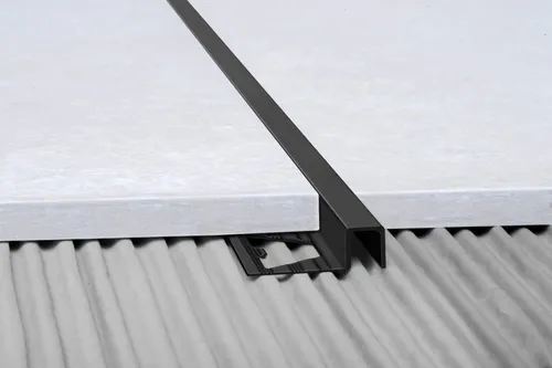 PERFIL GUARDACANTO CUADRADO NEGRO ACERO TIRA 2.50 - Image 2